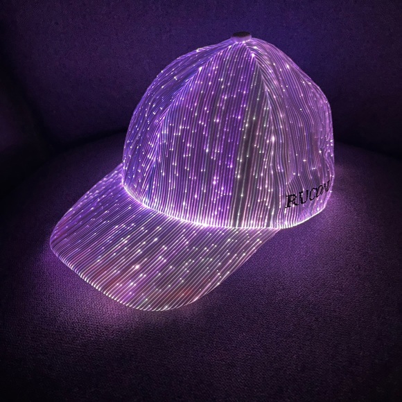 Multicolor changing hat - Picture 3 of 6